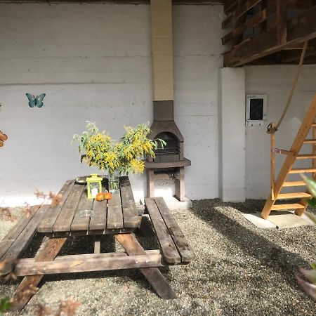 Gite, Jacuzzi & Vin Au Grenier De Madiran Exterior photo